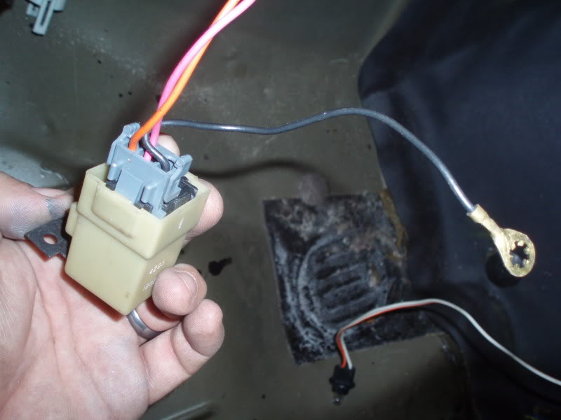 need help identifying these electrical connections / parts in a '84